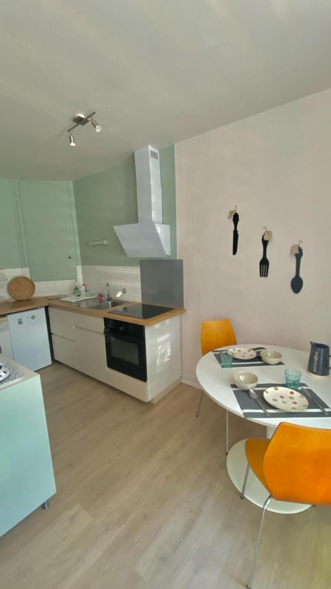 Agreable Petit Gite Avec Piscine Et Jardinet ซาลีส์-เดอ-เบอาร์น ภายนอก รูปภาพ